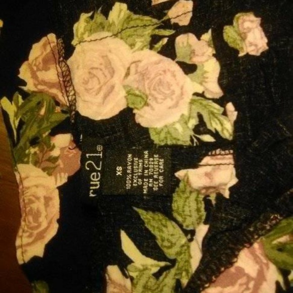 womens shorts - Picture 2 of 3